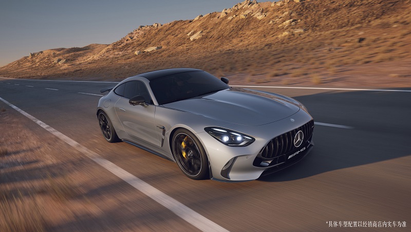 04.全新梅賽德斯-AMG GT 63 4MATIC+將正式上市，以“一人一機(jī)”V8發(fā)動(dòng)機(jī)的強(qiáng)悍性能、源自賽道的駕控科技和經(jīng)典的GT美學(xué)，演繹這“狠”AMG的激情本色.jpg