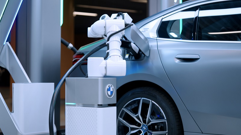 02.BMW自動充電機器人.jpg
